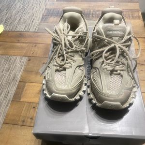 Balenciaga track shoe beige